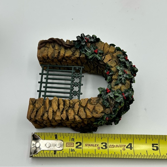 Dept 56 Stone Corner Posts & Archway with Holly #52648 - Picture 10 of 16